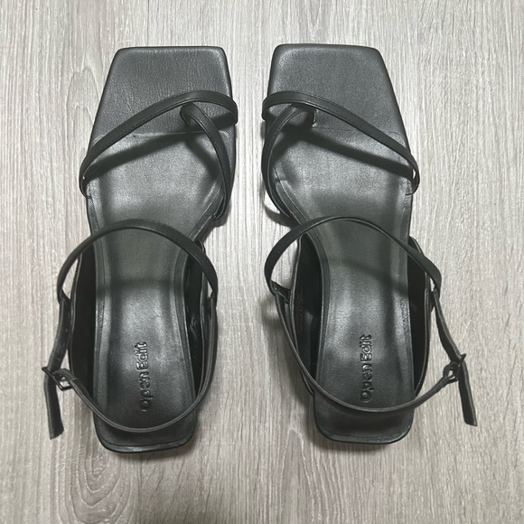 Opens Edit kitten heel square toe sandal - Picture 1 of 2